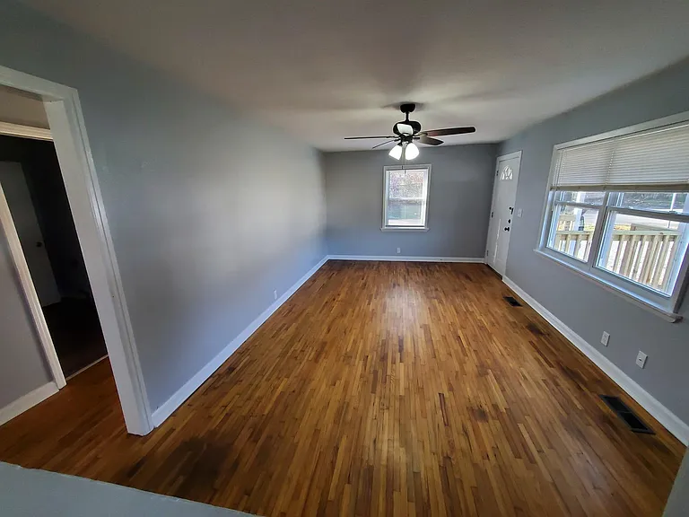 252 S Moss Ave — Photo 7