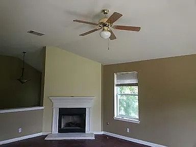 3rd image of 709 Camino Real Dr