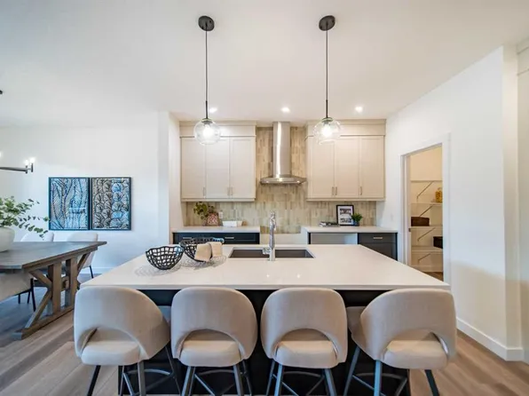 168 E Creekstone Cir SW, Calgary, AB T2X 4Y3