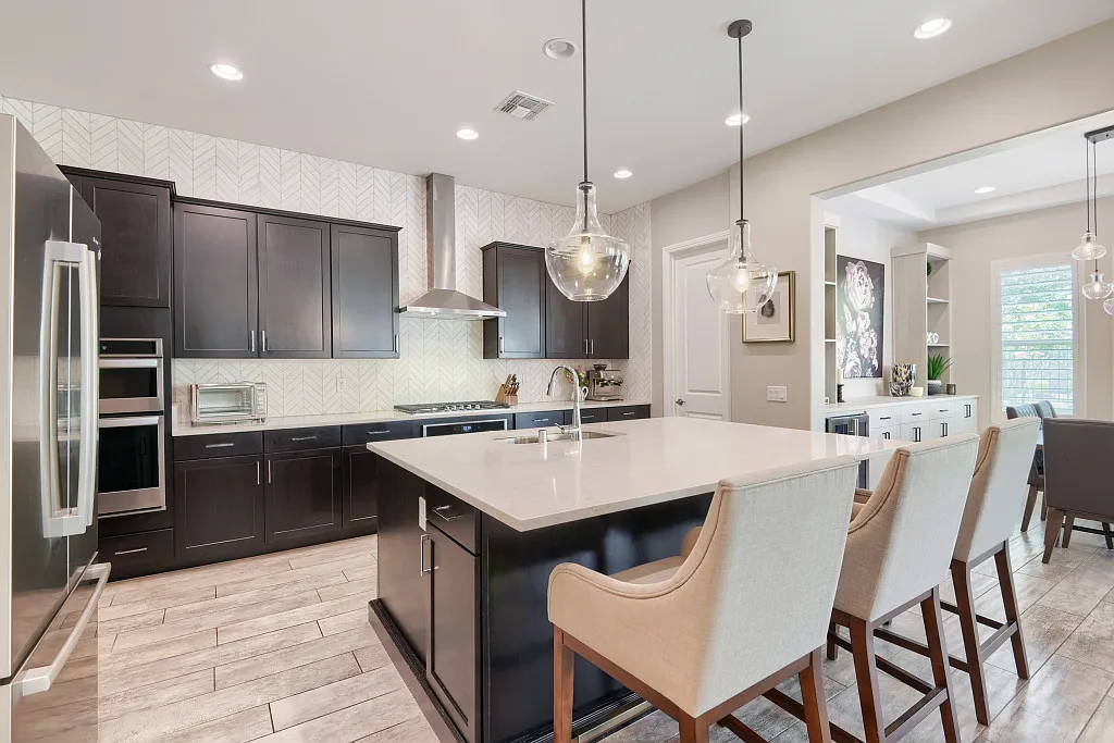 4 bed, 3069 sqft, $4,200 — Photo 3