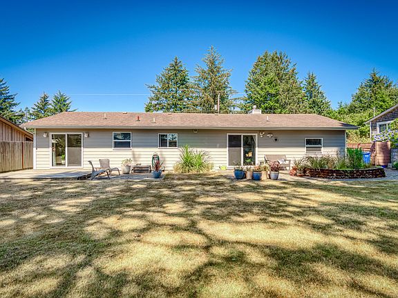 3rd image of 428 NE Chambers Ct