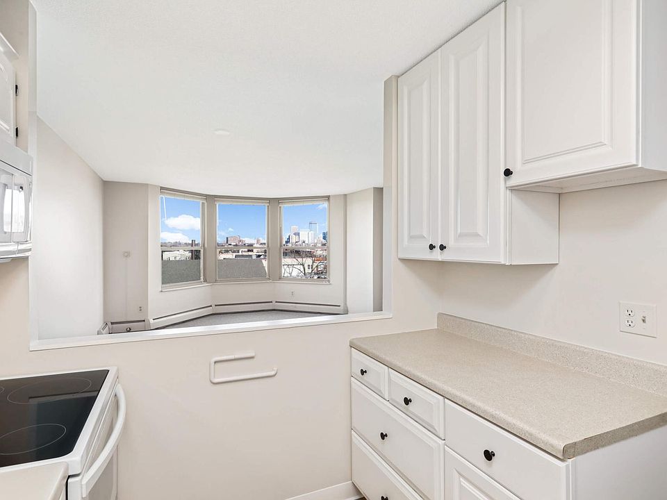 1st image of 1425 W 28th St APT 516