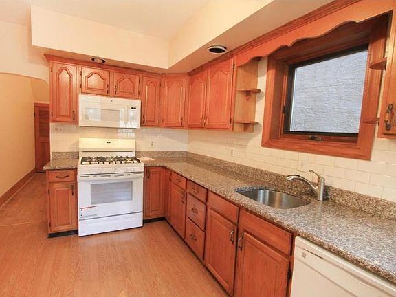 5th image of 3703 Midvale Ave