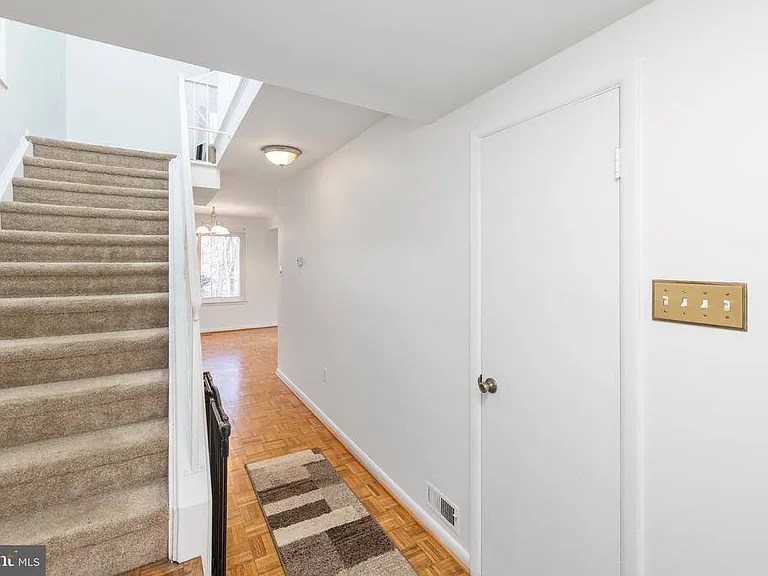 12265 Greenleaf Ave — Photo 2