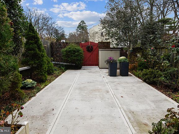 5th image of 6819 Melrose Dr