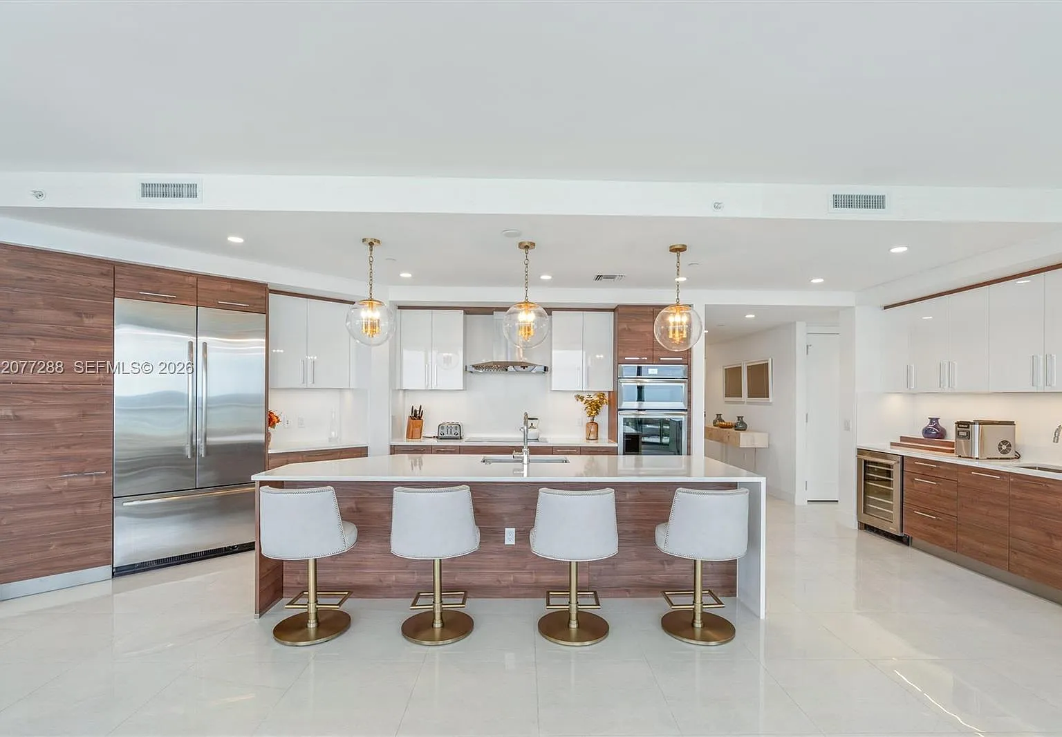 100 Las Olas Condo — Photo 2