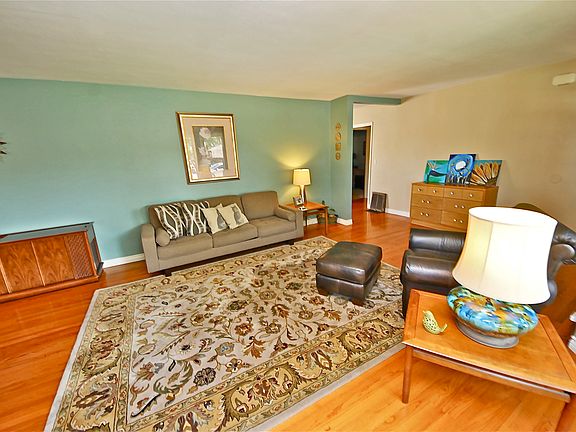3rd image of 604 W Rosewood Ct