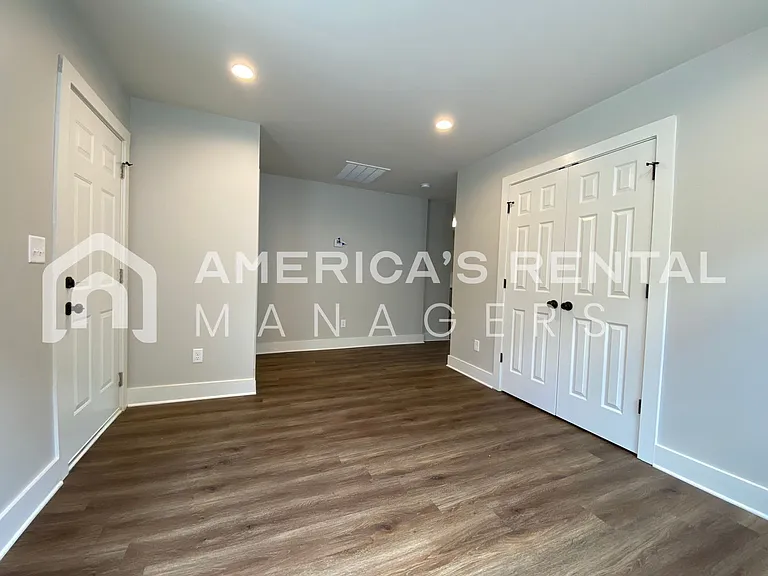 6228 Burbank Crossing Loop — Photo 12