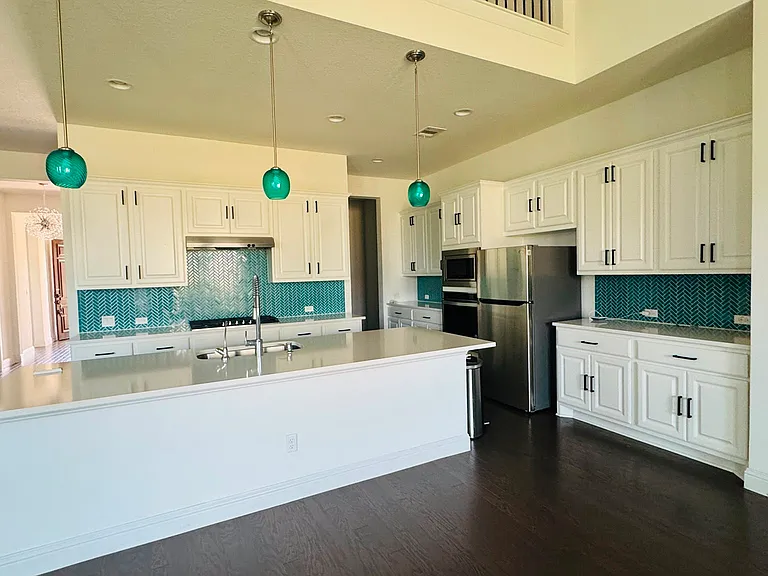 813 Palamos Dr — Photo 9