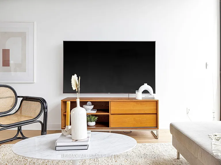 60 Bathurst St #Penthouse 1011 — Photo 6