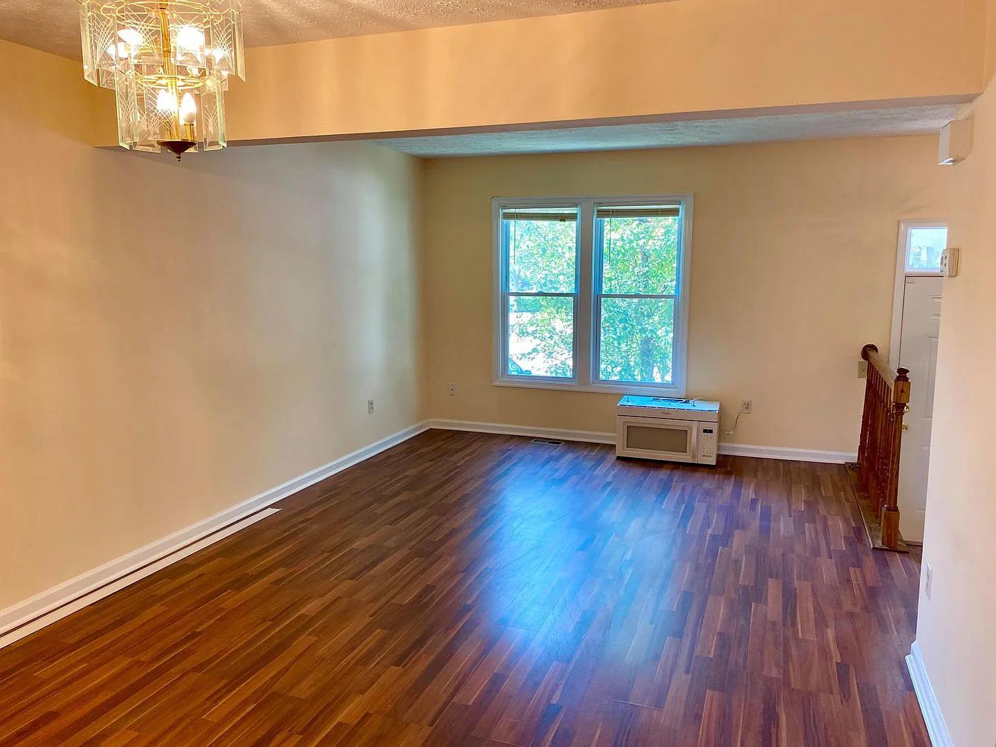 Charming 3BD/2.5BA Townhome with Large Backyard in Windsor Mill, MD! — Photo 4