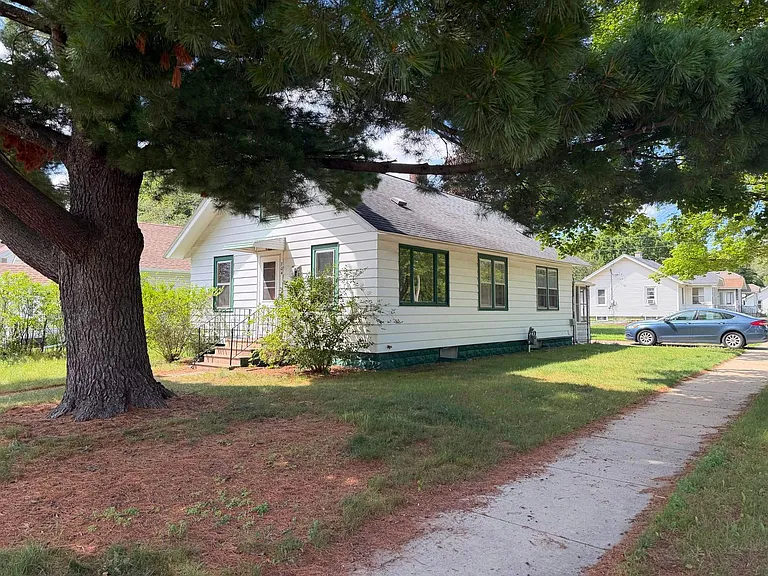 704 Gilbert St — Photo 19
