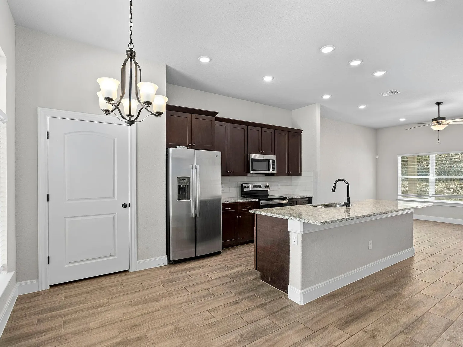 2 bed, 2.5 bath, 1283 sqft, $1,550 — Photo 4