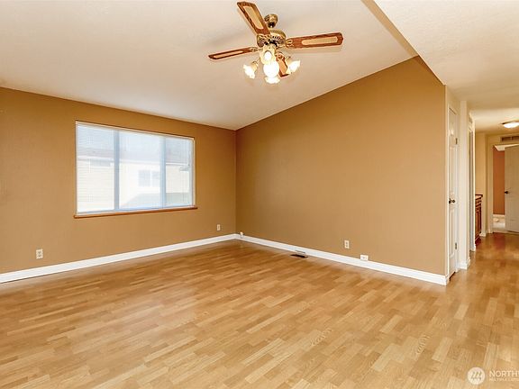 4th image of 1402 22nd st NE #536