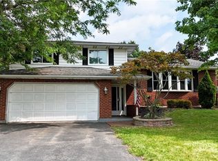 6393 Jennifer Dr, Lockport, NY