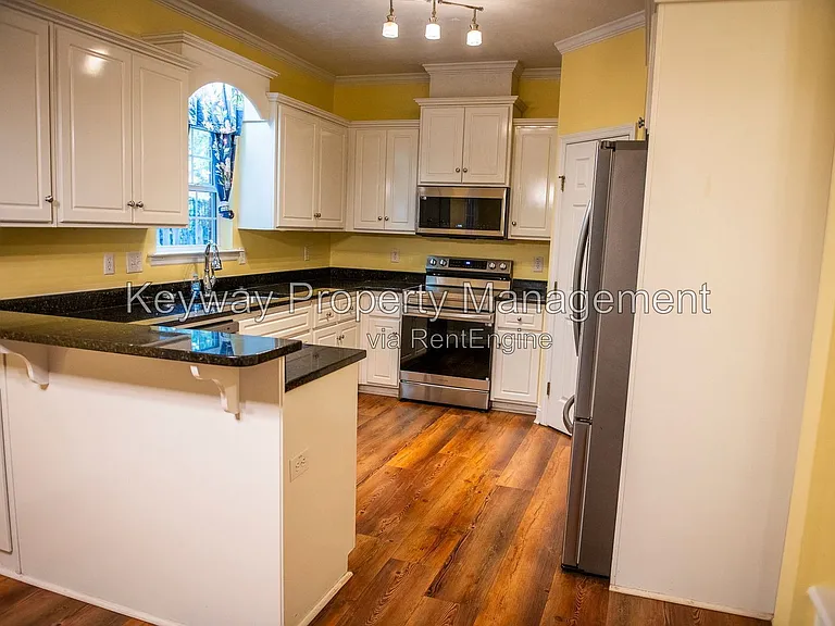 242 Stonington Dr — Photo 8
