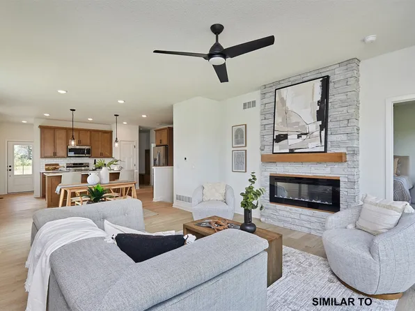110 NW Rolling Cir, Waukee, IA 50263