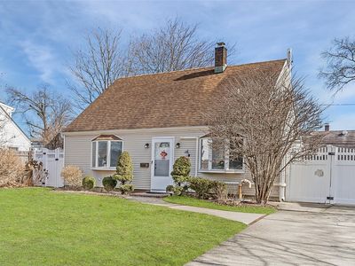 35 Buttercup Lane, Levittown, NY, 11756