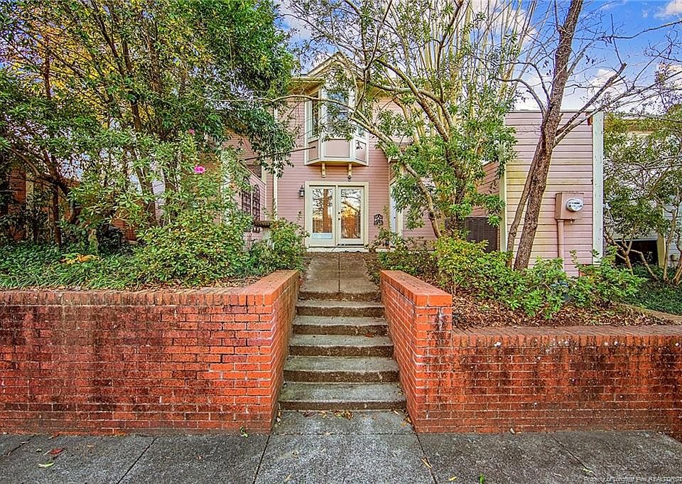 1st image of 724 Victorian Pl