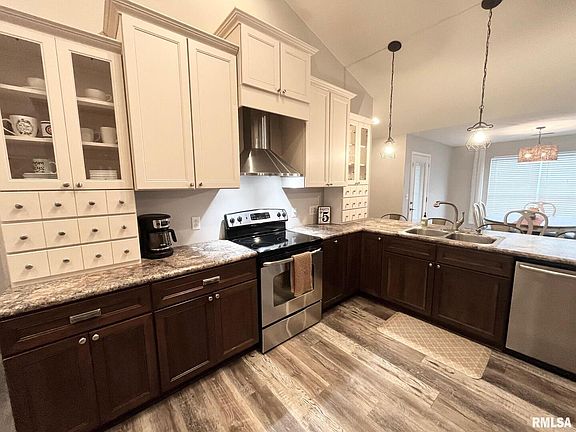 4th image of 308 Excalibur Dr