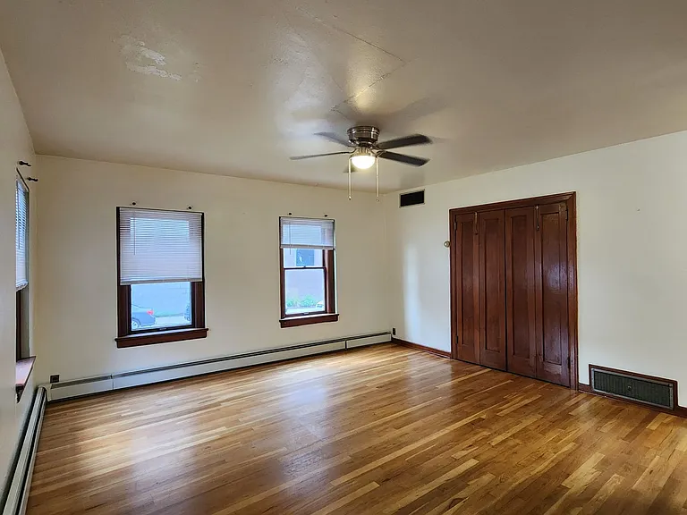 237 1/2 E Front St — Photo 7