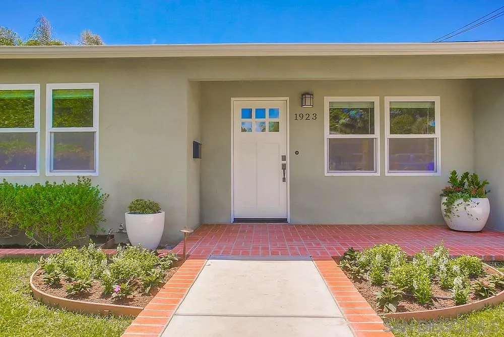 3 bed, 1200 sqft, $6,950 — Photo 1
