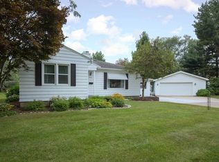 2121 Fairhaven Rd, Davenport, IA 52803