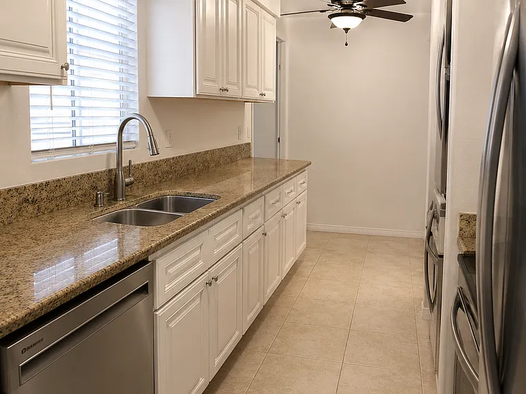 Clay Ave — Photo 2