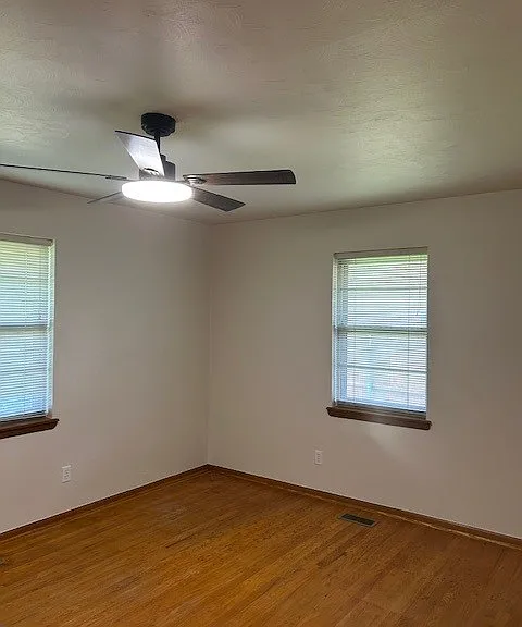 5012 N Vermont Ave — Photo 5