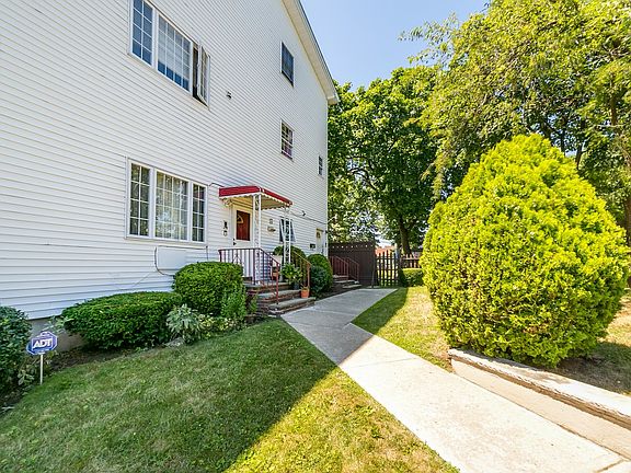2nd image of 434 Franklin Ave APT 1N
