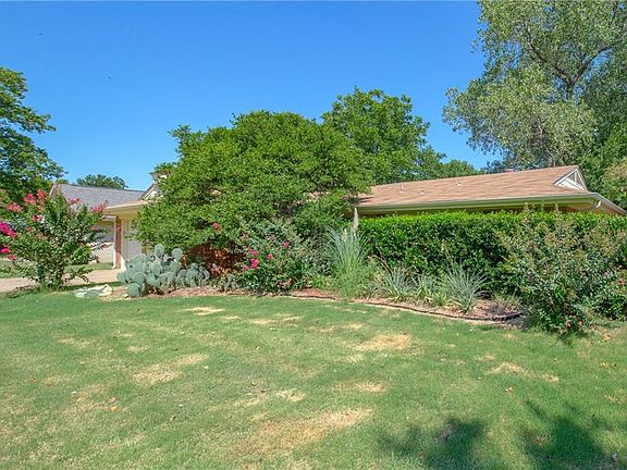 2nd image of 2809 Northampton Pl