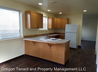 2428 E Whiteaker Ave, Cottage Grove, OR 97424