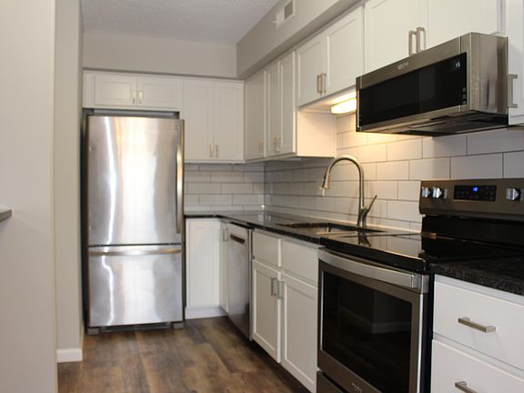 3rd image of 1381 Berry Ridge Rd APT 504