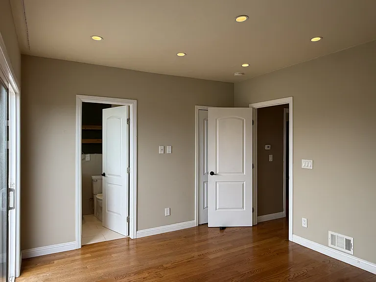 Mangels Ave — Photo 20