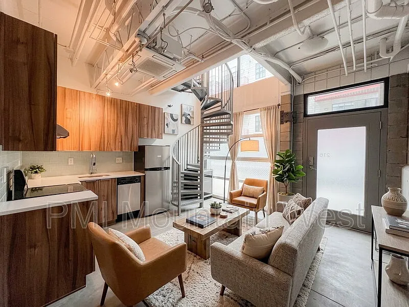 360 W Broadway #216