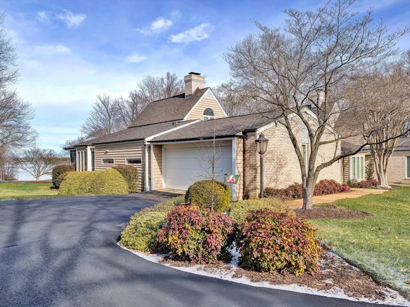 30 Island Green Dr #4, Penhook, VA 24137