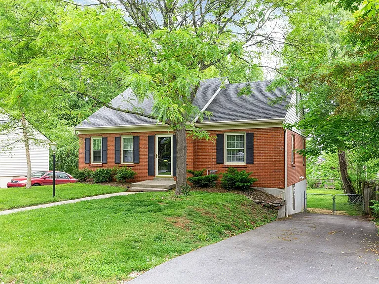 657 Montclair Dr — Photo 28