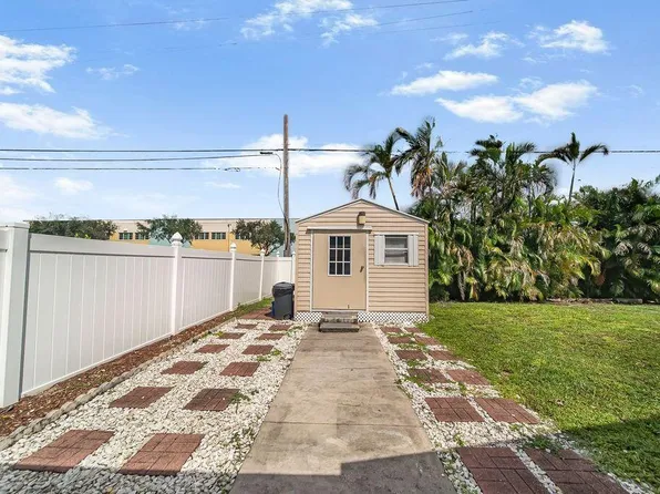 3518 10th Avenue N, Palm Springs, FL 33461