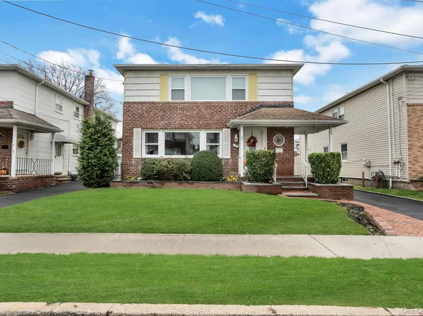 35 Gibson Boulevard, Valley Stream, NY 11581