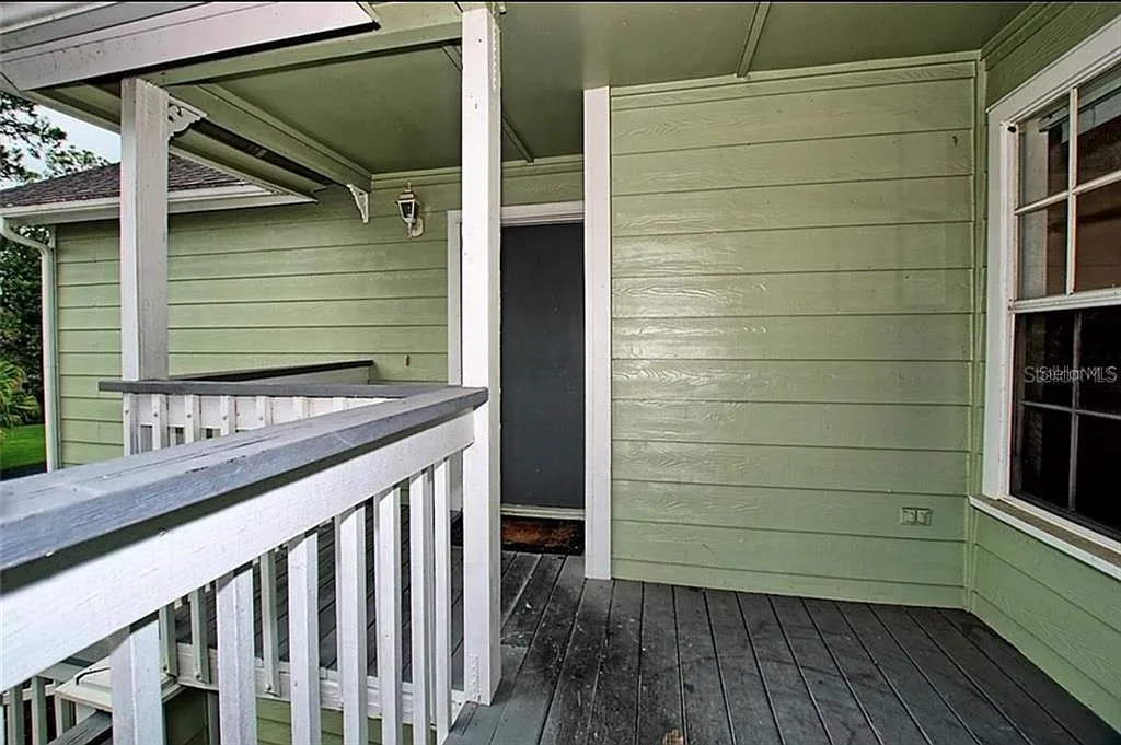 3 bed, 2.0 bath, 1326 sqft, $1,990 — Photo 2