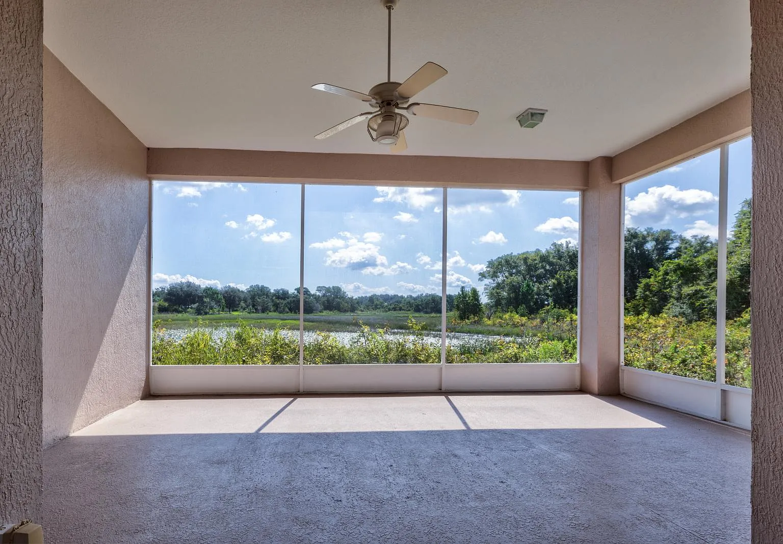 5368 Aurora Dr — Photo 2