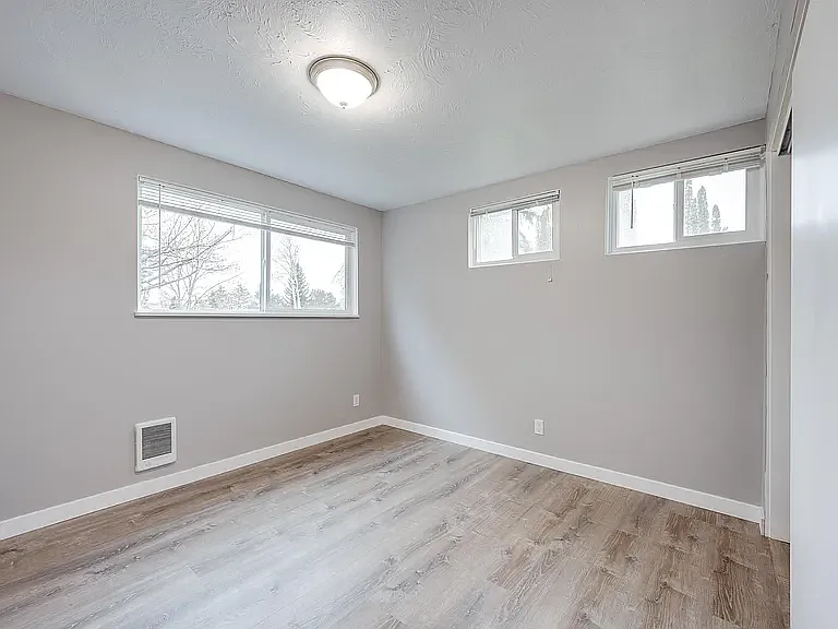342 NW North St — Photo 10
