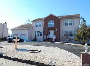 14 Michelle Ln, Bayville, NJ 08721