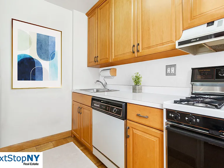 235 E 57th St #11C — Photo 8