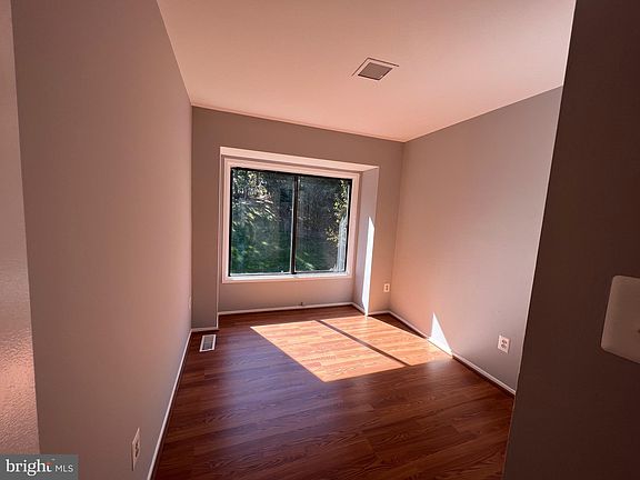 5th image of 2929 Cambridge Dr