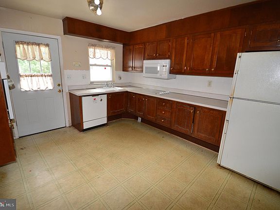 2nd image of 257 B Jefferson Ct
