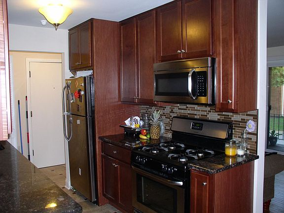 3rd image of 50 W 65th St APT 4