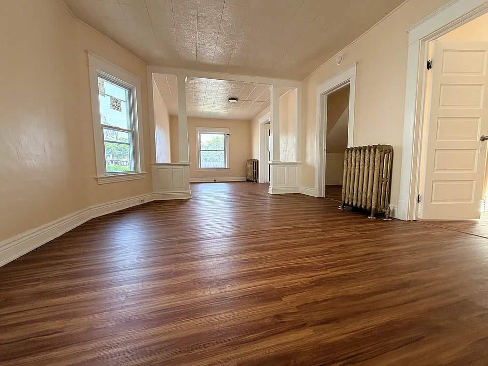 563 Humboldt Pkwy #1