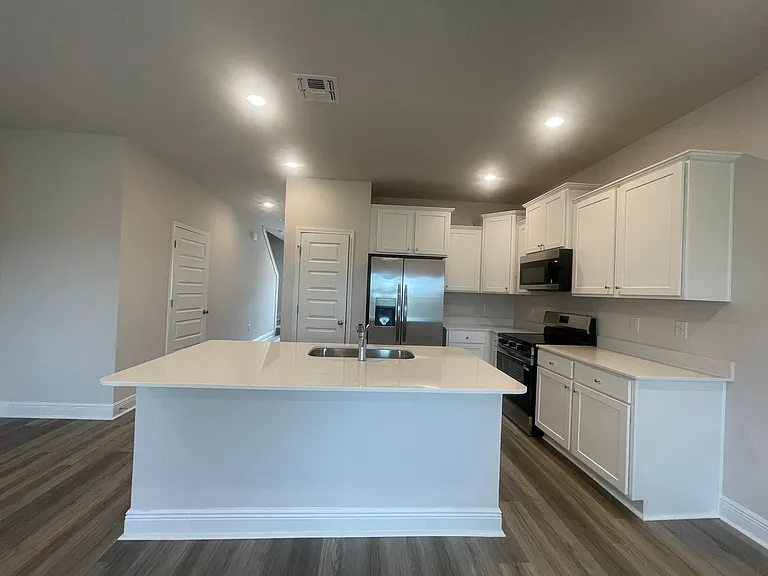 328 Callie Dr — Photo 3