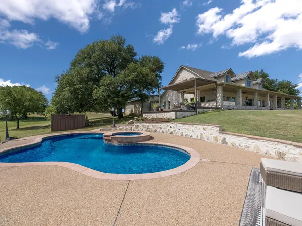 2704 Fm 2490, Clifton, TX 76634